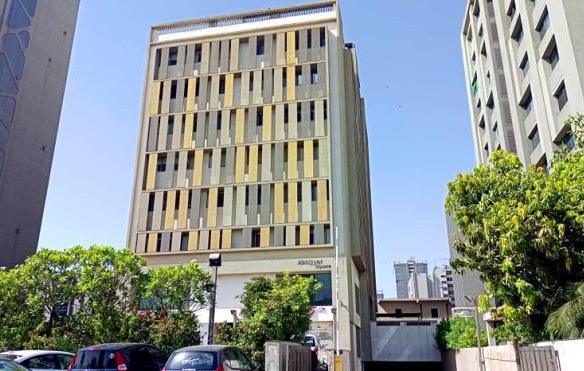 Abhijyot Square, Makarba